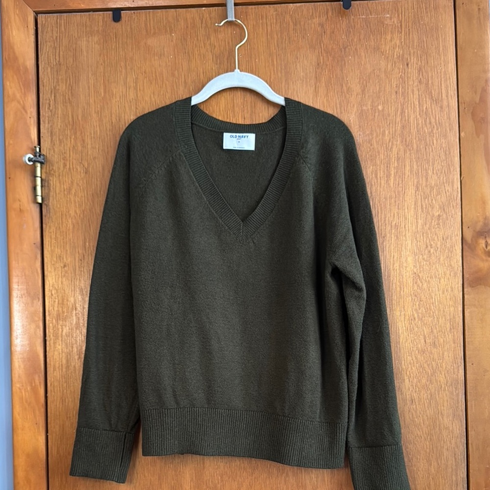 Old Navy so soft Deep Green V-Neck Sweater Sz M